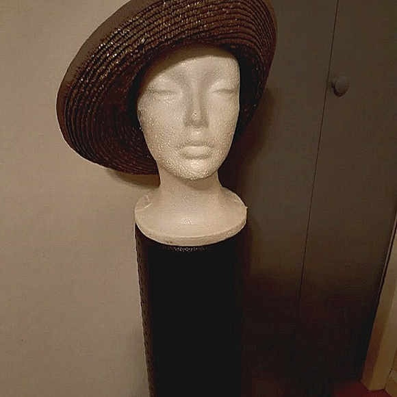 Womans Hat - Picture 5 of 5
